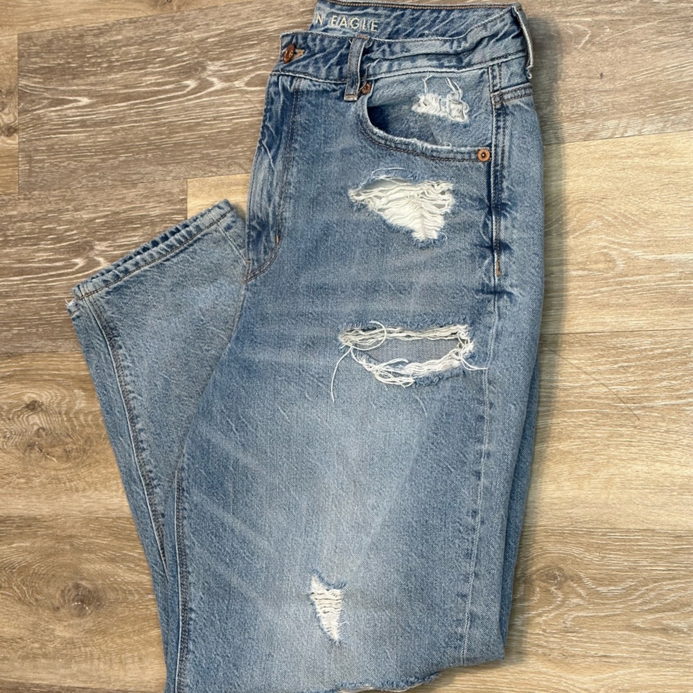 American Eagle Distressed Mom Jeans size 10 regular